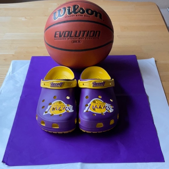 🏀 CROCS NBA™️ LOS ANGELES LAKERS CLASSIC CLOGS 🏀 - Picture 9 of 16